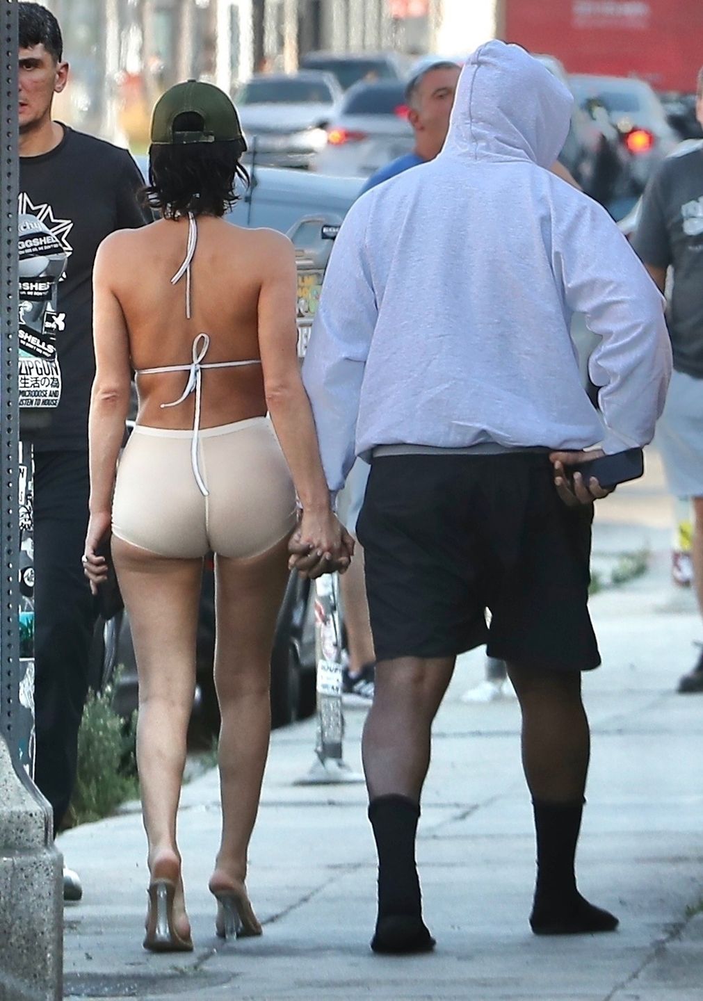 Roznegliżowana Bianca Censori i zakapturzony Kanye West