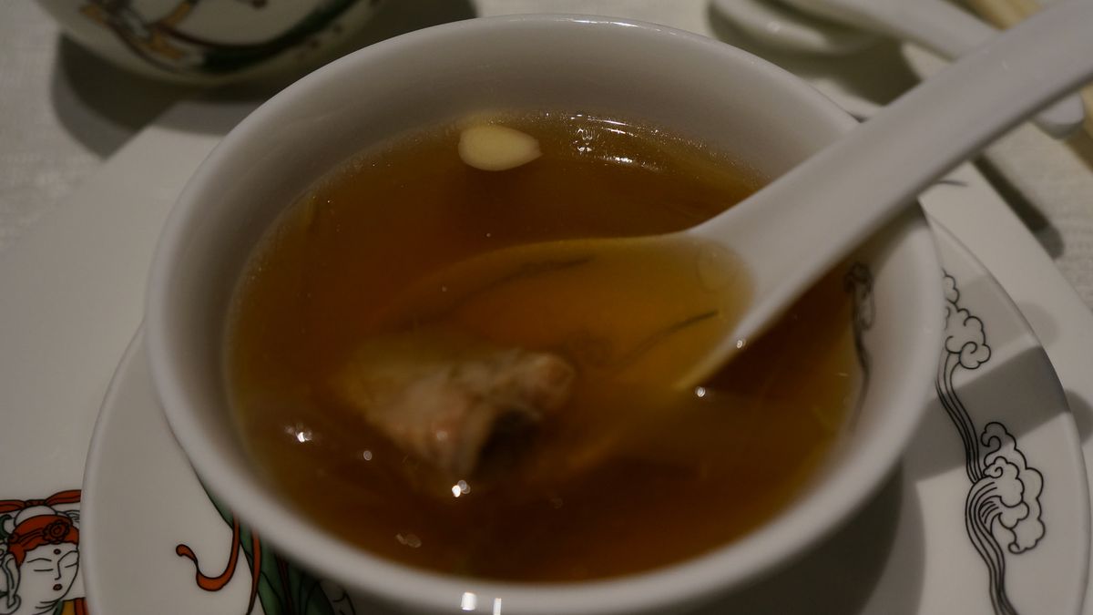 Wołowa kostka rosołowa przygotowana z dodatkiem wody