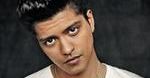 Bruno Mars zsyła deszcz przed świtem