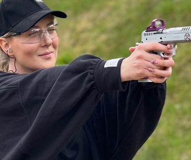 Gwiazda TVP z bronią w ręku. Urszula Rogala pokazała, jak strzela