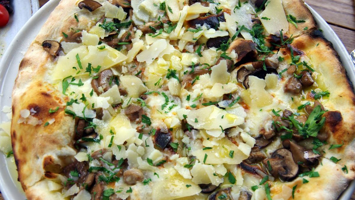 Przepis na pizzę z leśnymi grzybami