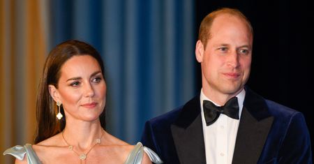 Zjawiskowa Kate na przyjęciu. William nie odstępował jej ani na krok