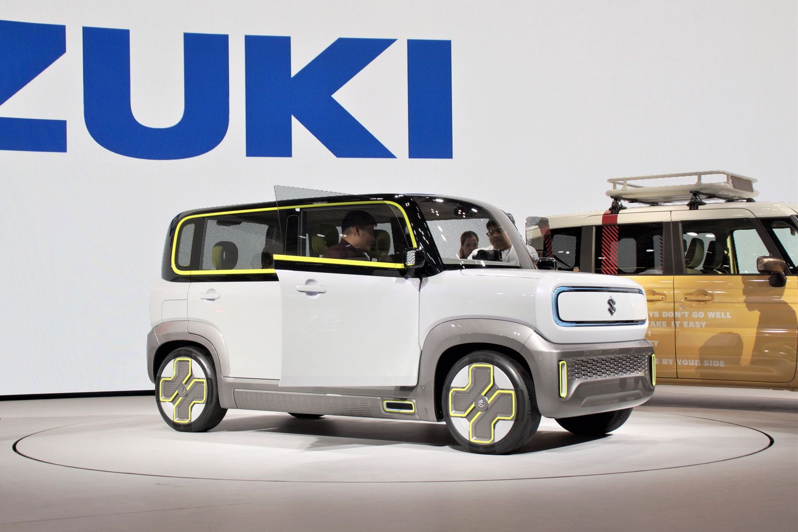 Suzuki eWX kei wagon EV concept 