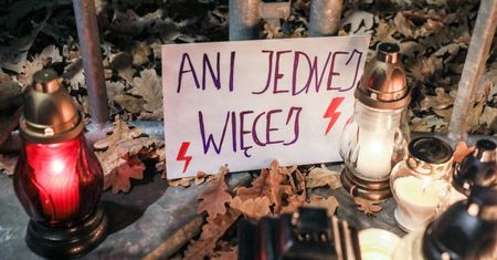 Pacjentka z tej samej sali o samopoczuciu ciężarnej Izabeli przed śmiercią: "TRZĘSŁA SIĘ, w nocy już klęczała i wymiotowała"