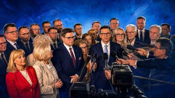Rozwód w PiS w toku. Spór schodzi w teren