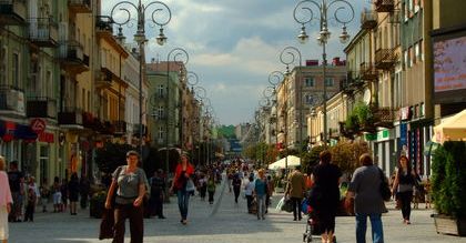 Brak łazienki, lodówki czy pralki. Z takimi problemami borykają się polskie rodziny