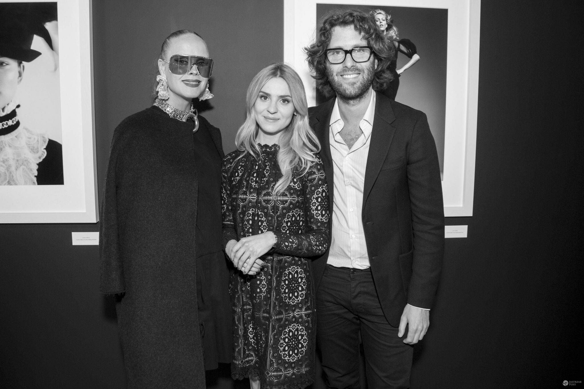 Kasia Tusk oraz Ingela Klemetz Farago i Peter Farago. Wystawa "Women in Chanel", zdjęć duetu Peter Farago & Ingela Klemetz Farago (fot. mat. pras.)