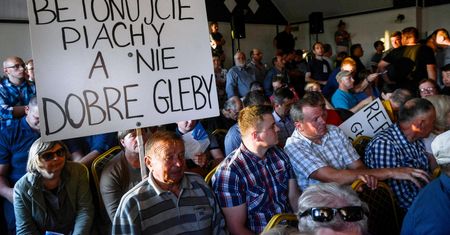 Megalotnisko budzi skrajne emocje. Ludzie boją się, że stracą domy