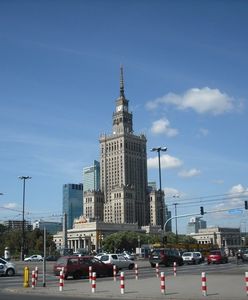 Nożyczki i telefon z bakelitu. Otwarcie wystawy pamiątek PKiN