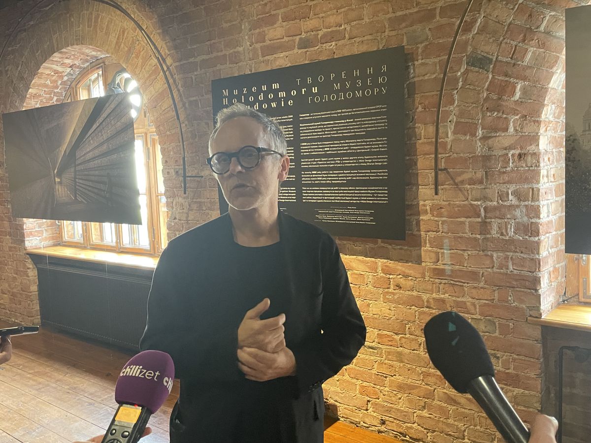 Мирослав Нізьо на відкритті виставки "Музей Голодомору в будові"