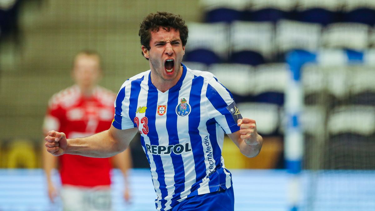 PAP/EPA / JOSE COELHO / Na zdjęciu: Skrzydłowy FC Porto, Diogo Branquinho