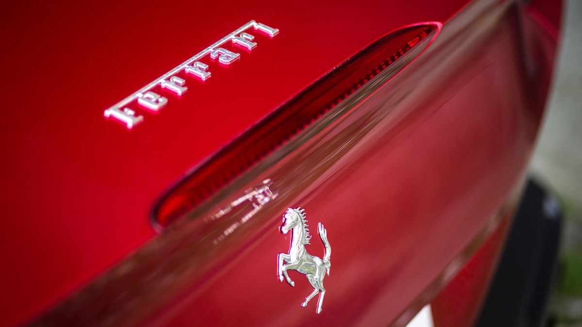 Ferrari wpływa na nieznane wody