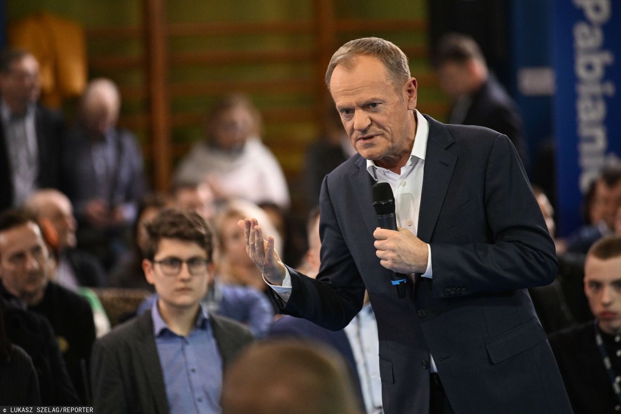 Donald Tusk podczas wizyty w Pabianicach