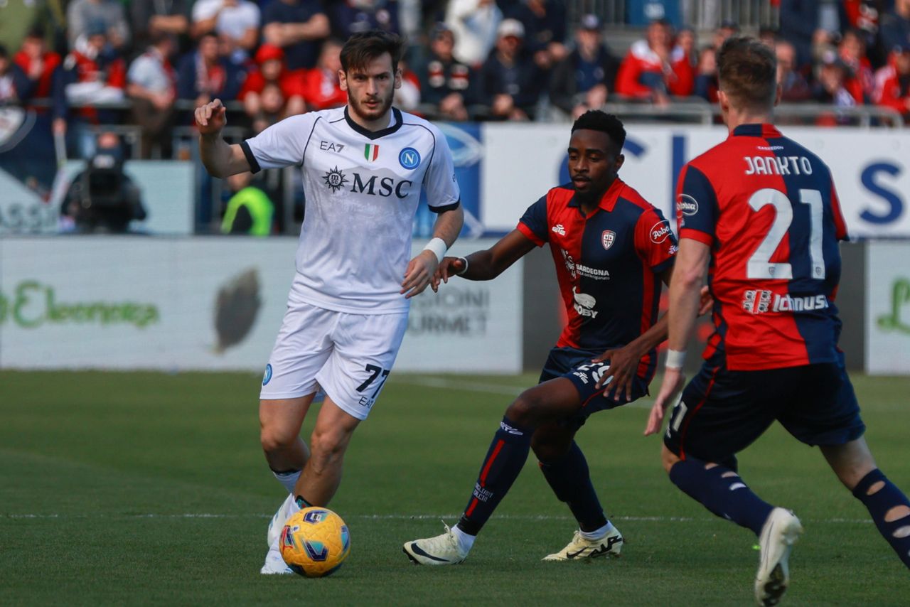 Napoli got a penalty in stoppage time.  An anonymous game by Piotr Zieliński