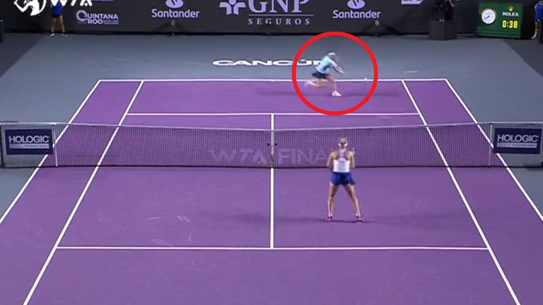Twitter / WTA / Na zdjęciu: uderzenie Ons Jabeur