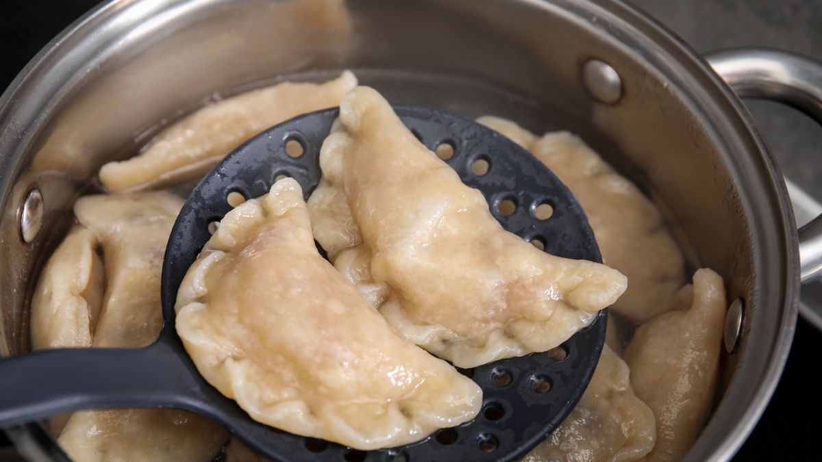 Gotujące się pierogi