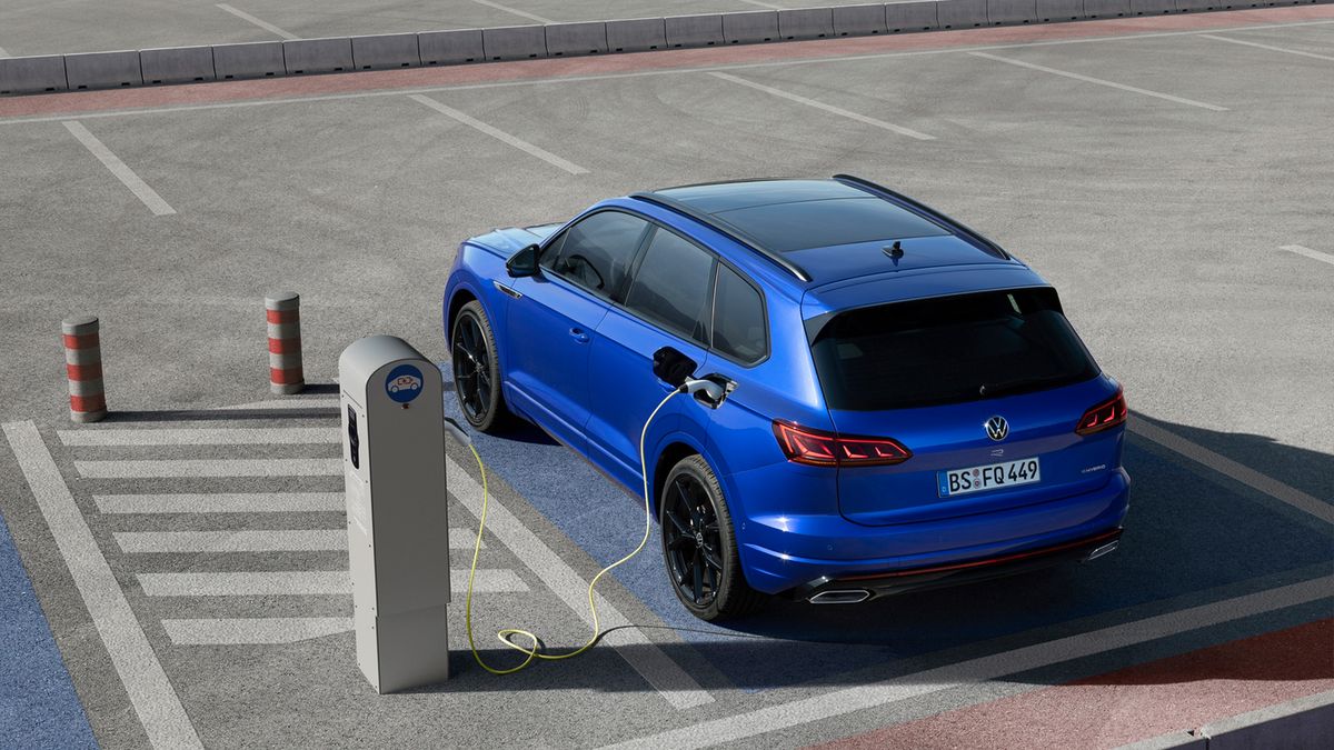 Najmocniejszy i najszybszy VW Touareg będzie hybrydą.