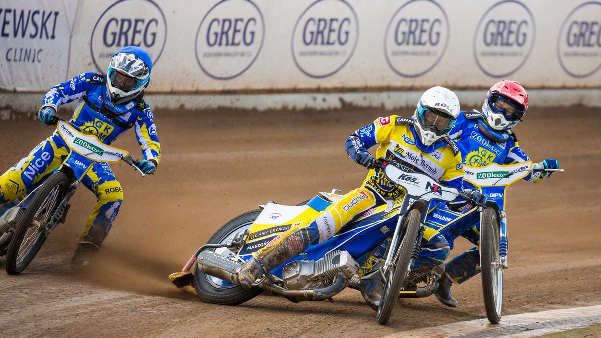 WP SportoweFakty / Krzysztof Konieczny / Na zdjęciu: Martin Vaculik (kask biały) w walce z Nickim Pedersenem