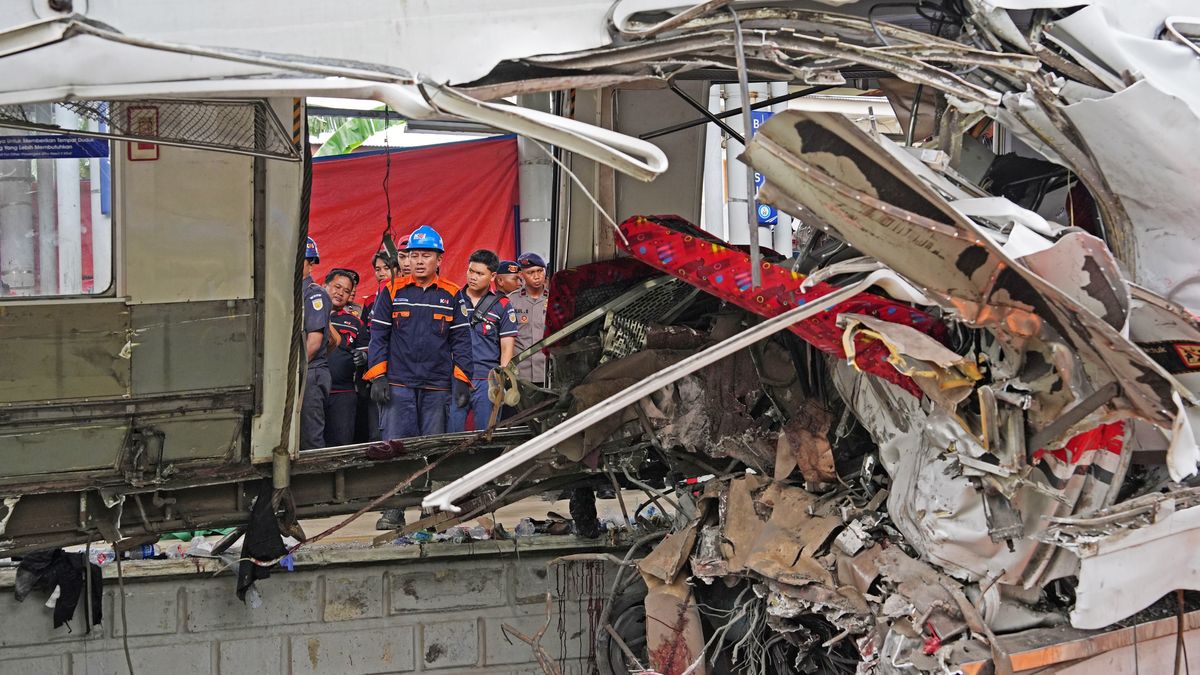 Bloomberg
transportation accident, emergency, south east asian, road accident, collision, south, southeast asia, railway accident, disaster, accident, indonesian, transport
