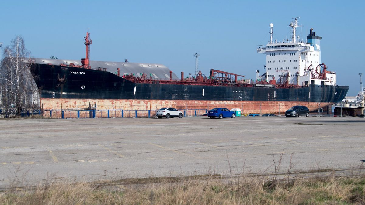 Rosja poprosiła USA o zaprzestanie pościgu za tankowcem.