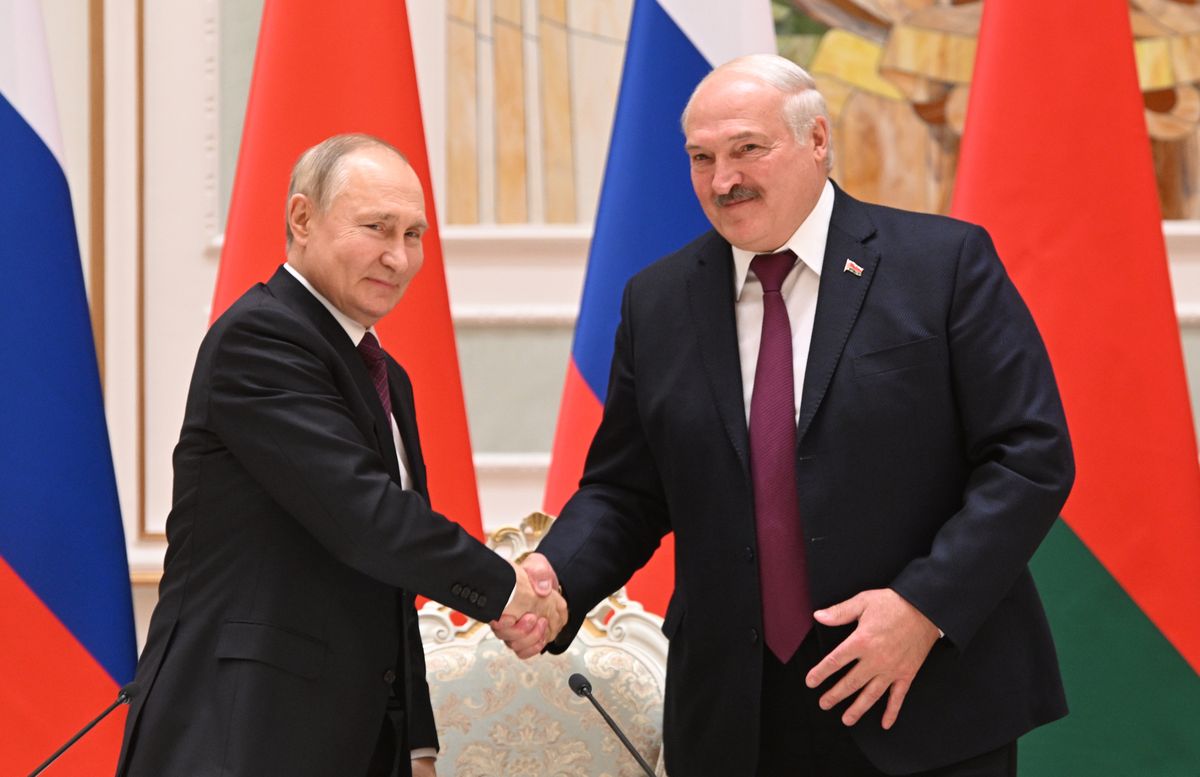 Łukaszenka potwierdził wsparcie militarne Rosji po wizycie Putina w Mińsku.