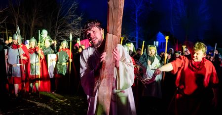 Misterium Męki Pańskiej odtworzono po latach przerwy w Gostkowie [fotorelacja]
