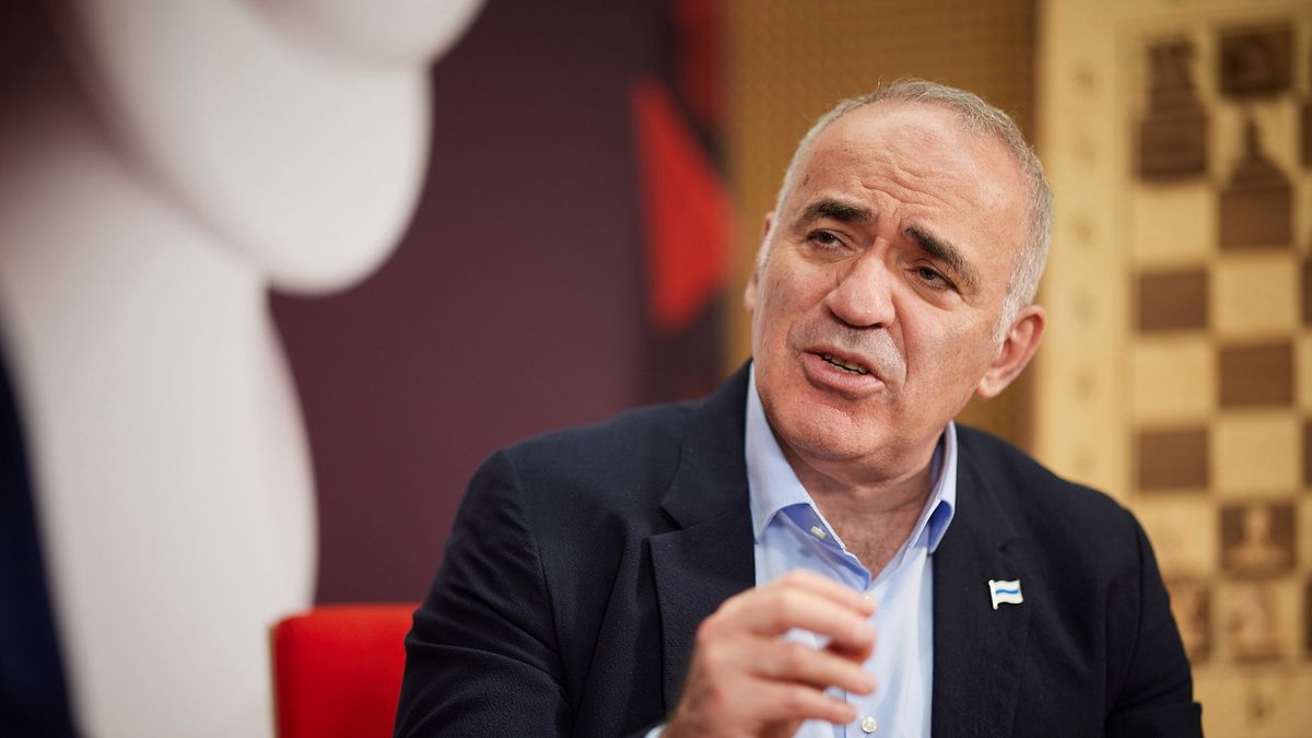 Garri Kasparow w czasie turnieju Superbet Rapid&Blitz w Warszawie