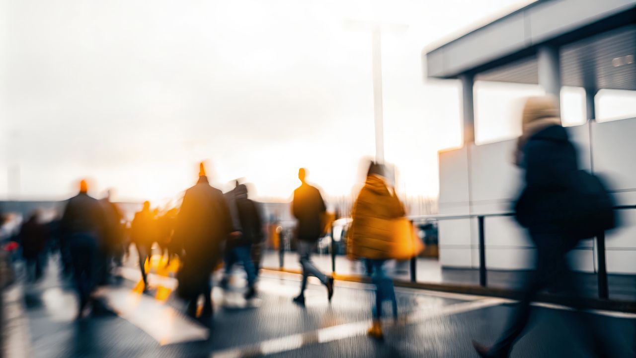 Jak bezpiecznie ewakuować się z mieszkania. Co należy zrobić jako pierwsze?