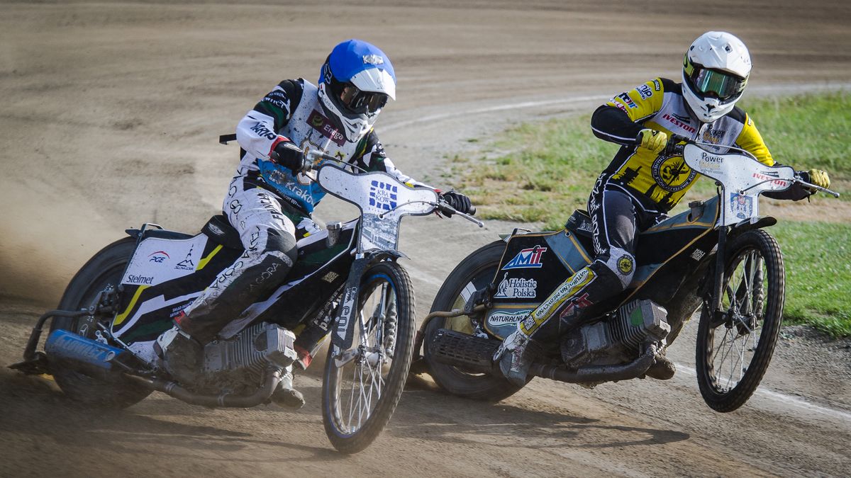 WP SportoweFakty / Ilona Jasica / Na zdjęciu: Sebastian Niedźwiedź w kasku niebieskim