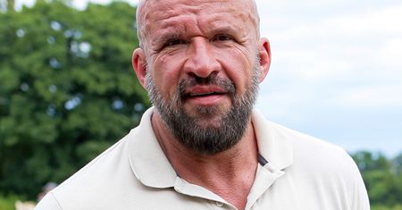 Tomasz Oświeciński zapozował w makijażu. W komentarzach awantura