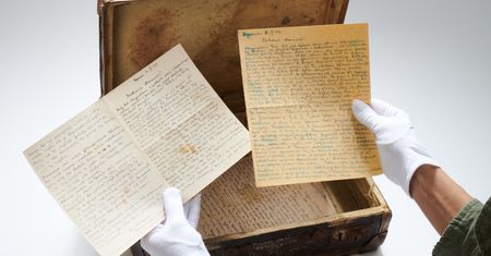 Ze śmietnika prosto do muzeum. Wyjątkowa walizka znaleziona w Warszawie