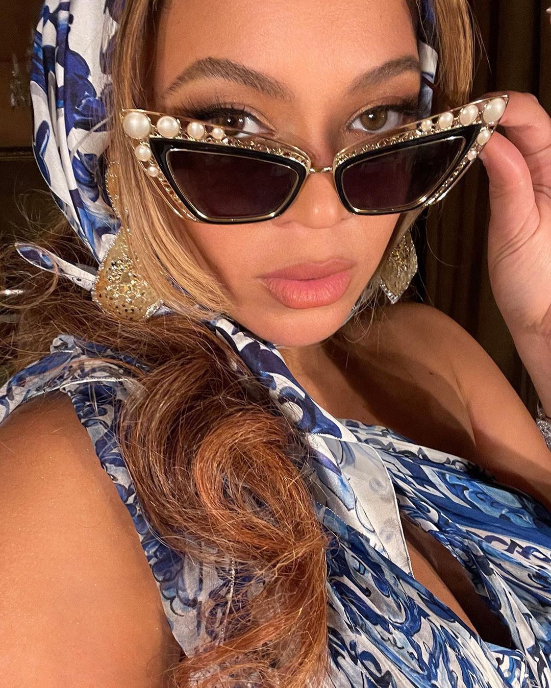 Wystrojona Beyonce wymachuje TOREBKĄ-URNĄ na luksusowych wakacjach w Wenecji
