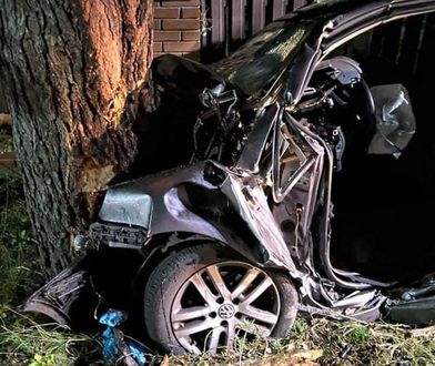 Śmiertelny wypadek na Pomorzu. Kierowca uderzył w drzewo