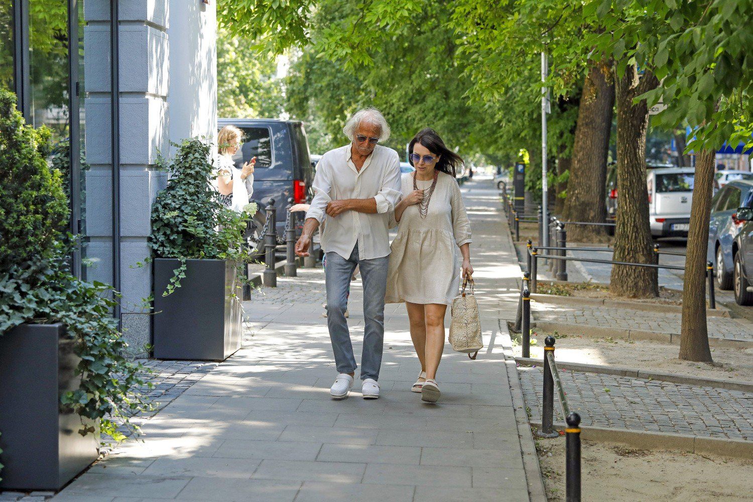 Jerzy Kryszak, Katarzyna Pakosińska, 2022 rok. Kabareciarz w codziennej stylizacji i chodakach.