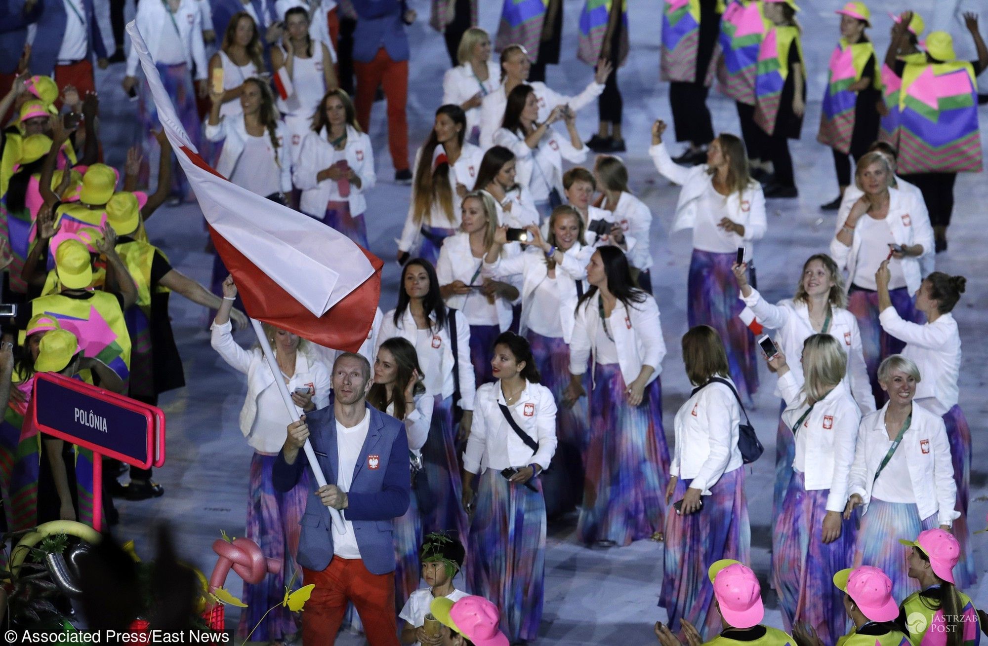Karol Bielecki carries the flag of Poland during the opening ceremony for the 2016 Summer Olympics in Rio de Janeiro, Brazil, Friday, Aug. 5, 2016. (AP Photo/Michael Sohn)