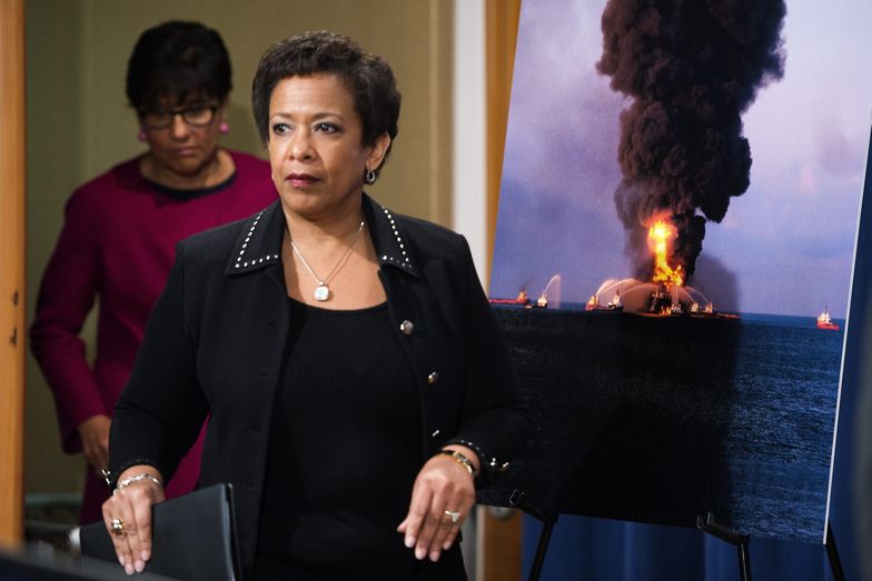 Loretta E. Lynch, prokurator generalny USA podczas konferencji prasowej po zawarciu ugody z BP.