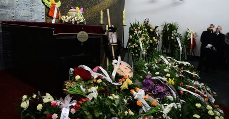 Olbrychski, Stalińska i Biedrzyńska na pogrzebie Krystyny Sienkiewicz (ZDJĘCIA)