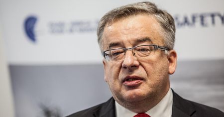 Prezes Agencji Żeglugi Powietrznej żegna się za stanowiskiem. Zatrudnił urzędniczkę z zarzutami w aferze Amber Gold