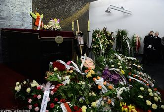 Olbrychski, Stalińska i Biedrzyńska na pogrzebie Krystyny Sienkiewicz (ZDJĘCIA)