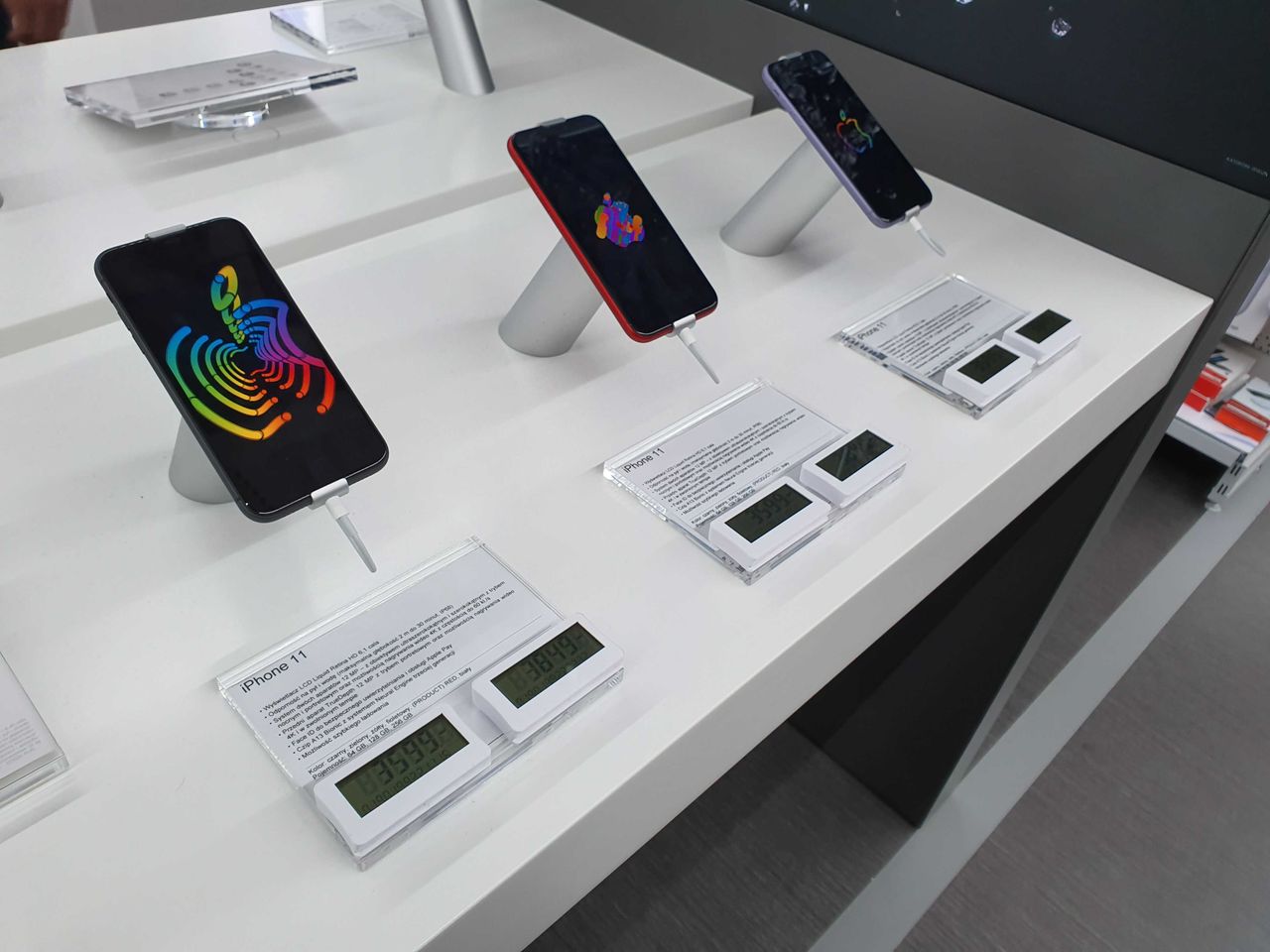iPhone 11: zrobiłem sobie wycieczkę po Warszawie, by go kupić. Nie kupiłem