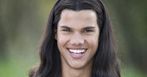 Taylor Lautner widzi się na ekranie i płacze