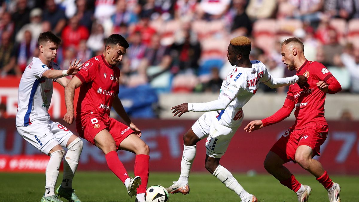 PAP / Jarek Praszkiewicz / Na zdjęciu: piłkarze podczas meczu Górnik Zabrze - Widzew Łódź