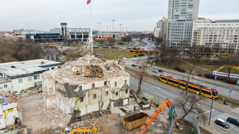 Warszawa. Czarny Kot w trakcie rozbiórki
