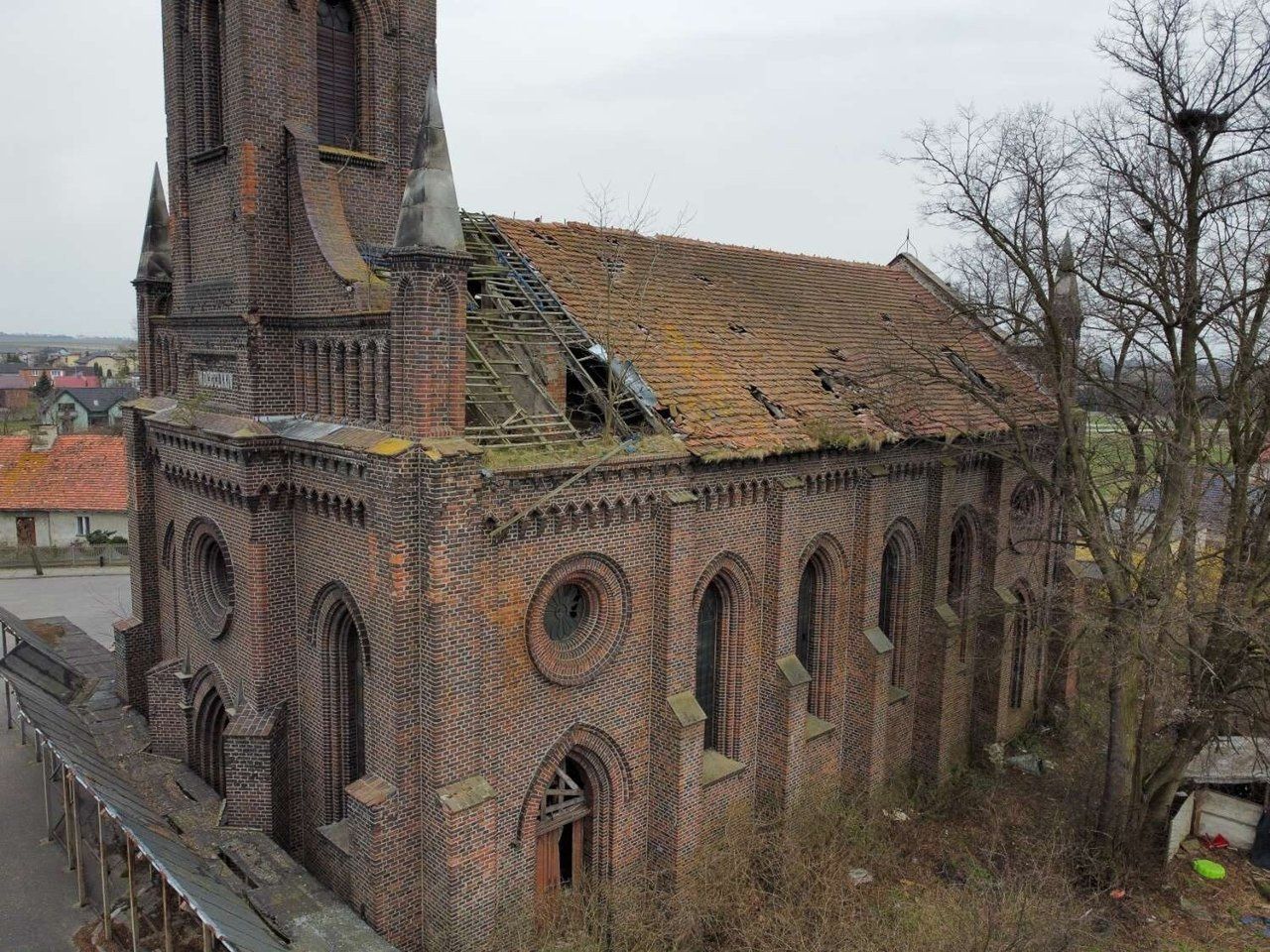 Stawiszyn: Iglica zabytkowego kościoła ewangelicko-augsburskiego zostanie rozebrana