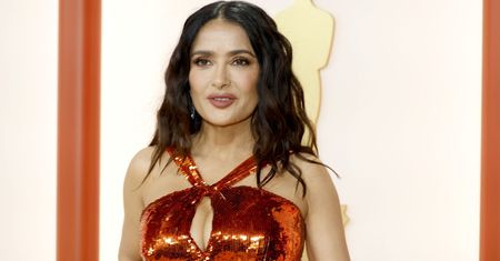 Oscary 2023. Salma Hayek pokazała, co się robi po oscarowej gali. Tylko rozpięła sukienkę