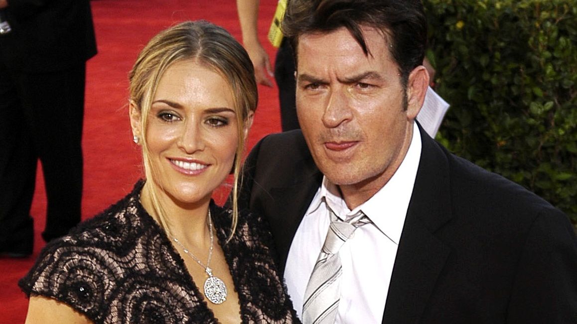 Brooke Mueller i Charlie Sheen w 2009 r.
