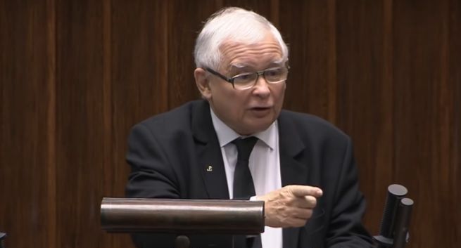 CBOS: PiS - 32 proc.; Polska 2050 Szymona Hołowni - 16 proc.; KO: 14 proc.