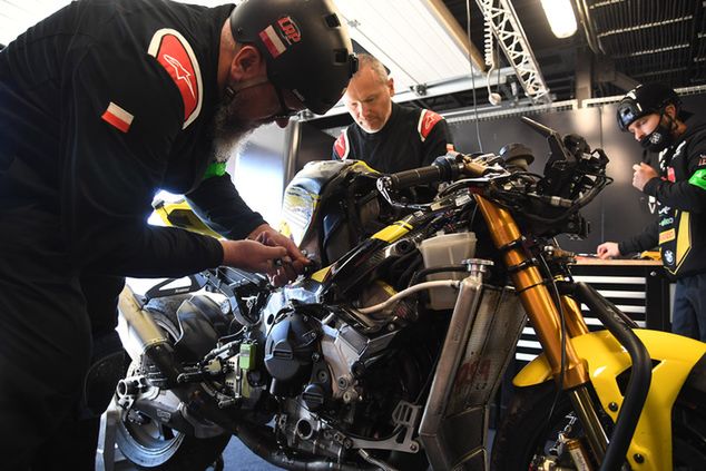 Prace w garażu LRP Poland