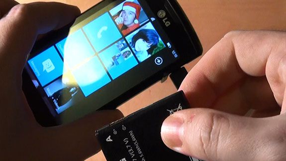 LG Optimus 7 działa bez baterii! [wideo] 1