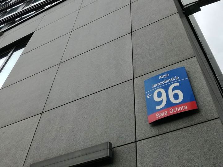 Pod adresem Aleje Jerozolimskie 96 siedzibę ma kilkadziesiąt firm, ale nie modimoda